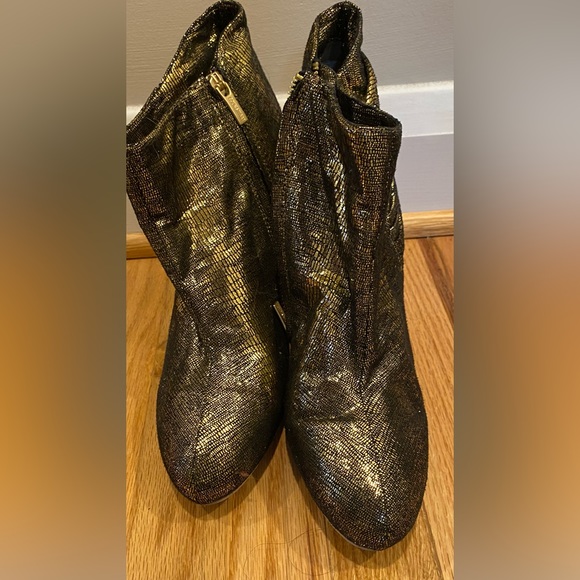 Colin Stuart black and and gold bootie.  Size 11 - Picture 7 of 8